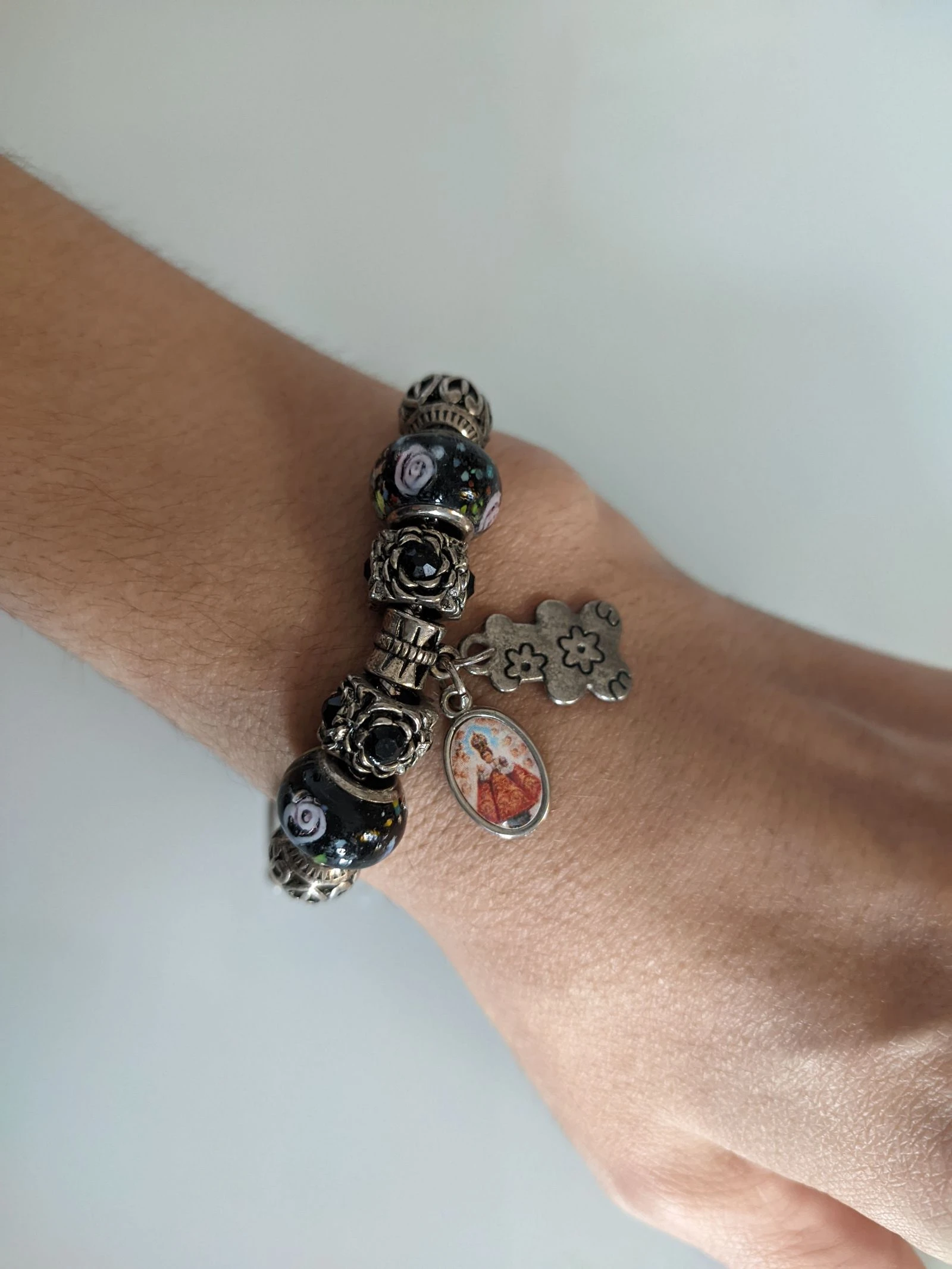 Pulseira berloques e pendente menino Jesus de Praga + urso